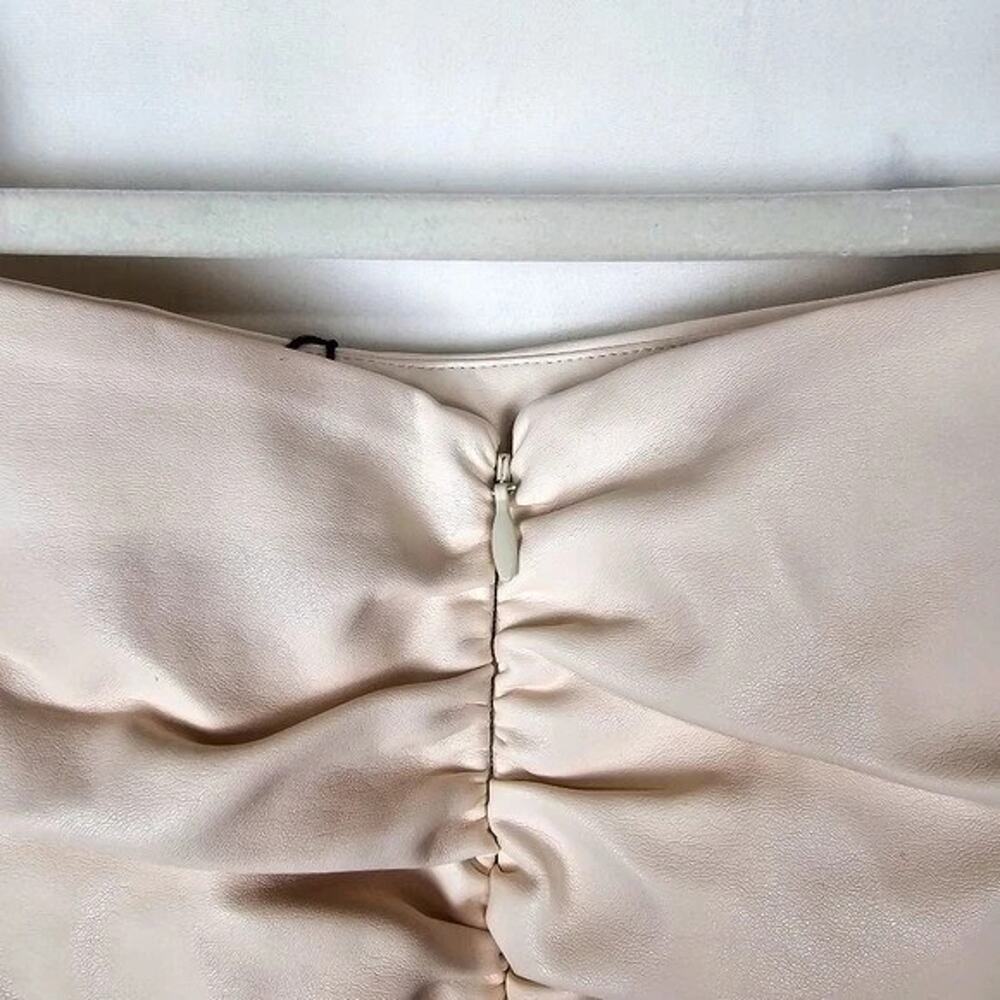 NBD Revolve Womens Keoni Cream Faux Leather Ruched Mini Skirt Size Small Zipper - Picture 9 of 12